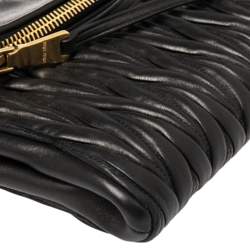 Pre Owned حقيبة كلتش ميو ميو جلد ماتيلاس أسود بطية خارجية 