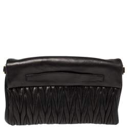 Pre Owned حقيبة كلتش ميو ميو جلد ماتيلاس أسود بطية خارجية 