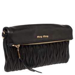 Pre Owned حقيبة كلتش ميو ميو جلد ماتيلاس أسود بطية خارجية 