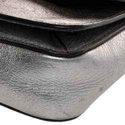 Pre Owned حقيبة كتف ميو ميو قفل ضاغط جلد مادراس فضي/ رمادي