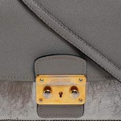 Pre Owned حقيبة كتف ميو ميو قفل ضاغط جلد مادراس فضي/ رمادي