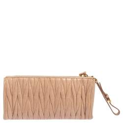 مملوكة مسبقًا Miu Miu Beige Matelasse Lux Leather Zip Wristlet Clutch