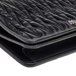 Pre Owned حقيبة كتف ميو ميو جلد ماتيلاس أسود بقلاب