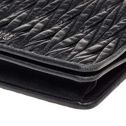 Pre Owned حقيبة كتف ميو ميو جلد ماتيلاس أسود بقلاب