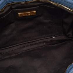 Pre Owned حقيبة كلتش ميو ميو جلد أزرق/رصاصي بحمالة معصم 