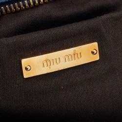 Pre Owned حقيبة كلتش ميو ميو جلد أزرق/رصاصي بحمالة معصم 