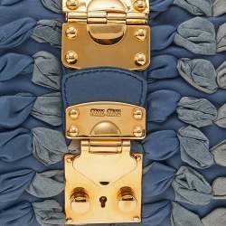 Pre Owned حقيبة كلتش ميو ميو جلد أزرق/رصاصي بحمالة معصم 