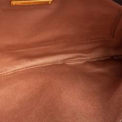 مملوكة مسبقًا حقيبة كلتش ميو ميو جلد مبطن أزرق