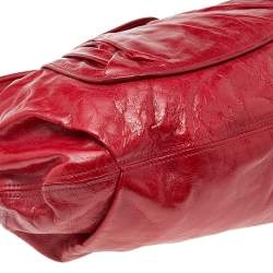 Pre Owned حقيبة هوبو ميو ميو جلد أحمر بطيات