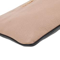 Pre Owned حقيبة كلتش ميو ميو حمالة معصم جلد مادراس أسود/ بيج