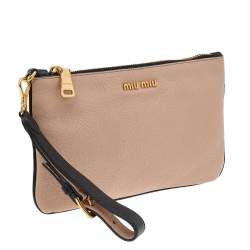 Pre Owned حقيبة كلتش ميو ميو حمالة معصم جلد مادراس أسود/ بيج