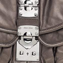 مملوكة مسبقًا Miu Miu Metallic Dark Grey Matelassé Lux Leather Coffer Hobo