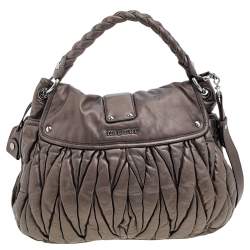 مملوكة مسبقًا Miu Miu Metallic Dark Grey Matelassé Lux Leather Coffer Hobo