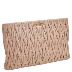 مملوكة مسبقًا Miu Miu Beige Matelassé Leather Pouch