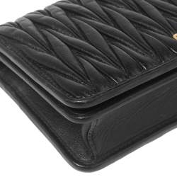 مملوكة مسبقًا Miu Miu Black Matelassé Leather Chain Clutch
