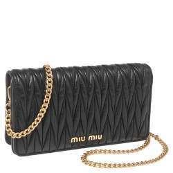 مملوكة مسبقًا Miu Miu Black Matelassé Leather Chain Clutch