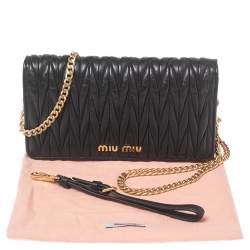 مملوكة مسبقًا Miu Miu Black Matelassé Leather Chain Clutch