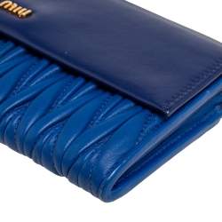 Pre Owned حقيبة كلتش ميو ميو جلد ماتيلاس أزرق ثنائية اللون