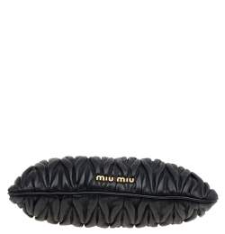 مملوكة مسبقًا Miu Miu Black Metalassé Leather Clutch
