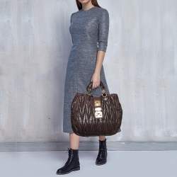 Pre Owned حقيبة يد توتس ميو ميو شوبر جلد ماتيلاس بني شيكولاتة كبيرة