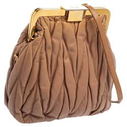 Pre Owned حقيبة كلتش ميو ميو ماتيلاس جلد بيج بمشبك 