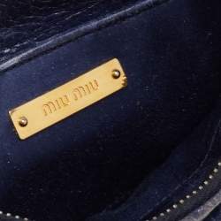 Pre Owned حقيبة كلتش للمعصم ميو ميو جلد أزرق كحلي بفيونكة