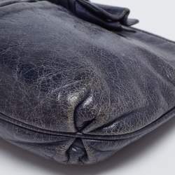 Pre Owned حقيبة كلتش للمعصم ميو ميو جلد أزرق كحلي بفيونكة