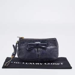 Pre Owned حقيبة كلتش للمعصم ميو ميو جلد أزرق كحلي بفيونكة