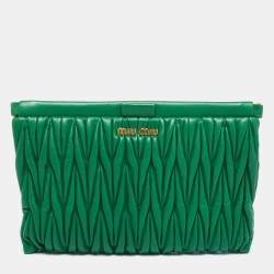 Pre Owned حقيبة كلتش ميو ميو جلد ماتيلاس أخضر بإطار