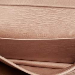 Pre Owned محفظة بطاقات ميو ميو جلد ماتيلاس وردي فاتح