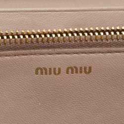 مملوكة مسبقًا Miu Miu Beige Matelassé Leather Flap Wallet on Chain