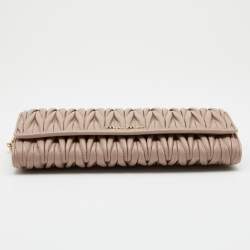 مملوكة مسبقًا Miu Miu Beige Matelassé Leather Flap Wallet on Chain