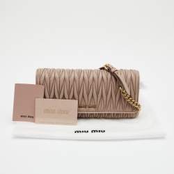 مملوكة مسبقًا Miu Miu Beige Matelassé Leather Flap Wallet on Chain