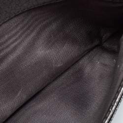 Pre Owned حافظة بطاقات ميو ميو جلد فضية ميتالك بسحاب