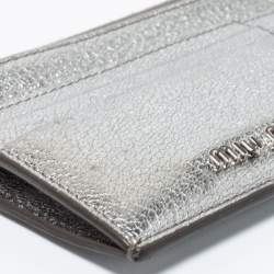 Pre Owned حافظة بطاقات ميو ميو جلد فضية ميتالك بسحاب