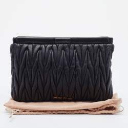 مملوكة مسبقًا Miu Miu Black Matelassé Leather Frame Clutch