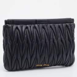 مملوكة مسبقًا Miu Miu Black Matelassé Leather Frame Clutch