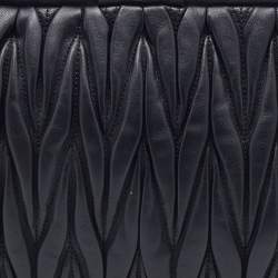 مملوكة مسبقًا Miu Miu Black Matelassé Leather Frame Clutch