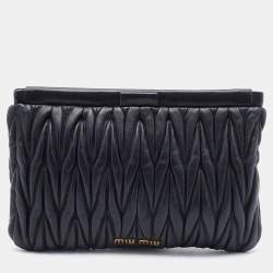 مملوكة مسبقًا Miu Miu Black Matelassé Leather Frame Clutch