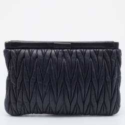 مملوكة مسبقًا Miu Miu Black Matelassé Leather Frame Clutch