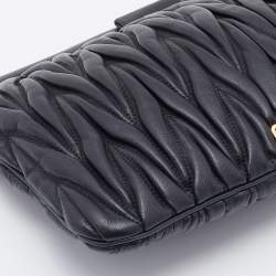 مملوكة مسبقًا Miu Miu Black Matelassé Leather Frame Clutch