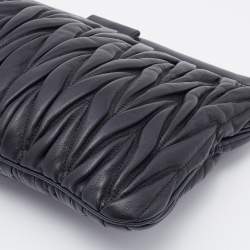 مملوكة مسبقًا Miu Miu Black Matelassé Leather Frame Clutch