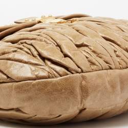 مملوكة مسبقًا Miu Miu Beige Matelassé Lux Leather Coffer Hobo