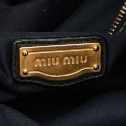 مملوكة مسبقًا حقيبة هوبو ميو ميو بيلسيه جلد طية أخضر داكن كبيرة