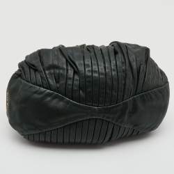 مملوكة مسبقًا حق يبة هوبو ميو ميو بيلسيه جلد طية أخضر داكن كبيرة