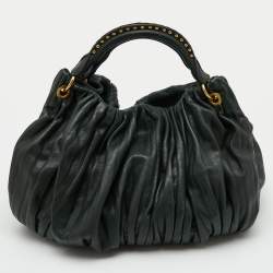 مملوكة مسبقًا حقيبة هوبو ميو ميو بيلسيه جلد طية أخضر داكن كبيرة