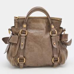 مملوكة مسبقًا Miu Miu Taupe Vitello Lux Leather Bow Satchel