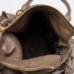 مملوكة مسبقًا Miu Miu Taupe Vitello Lux Leather Bow Satchel