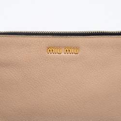 مملوكة مسبقًا Miu Miu Beige/Black Madras Leather Wristlet Clutch