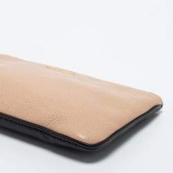 مملوكة مسبقًا Miu Miu Beige/Black Madras Leather Wristlet Clutch